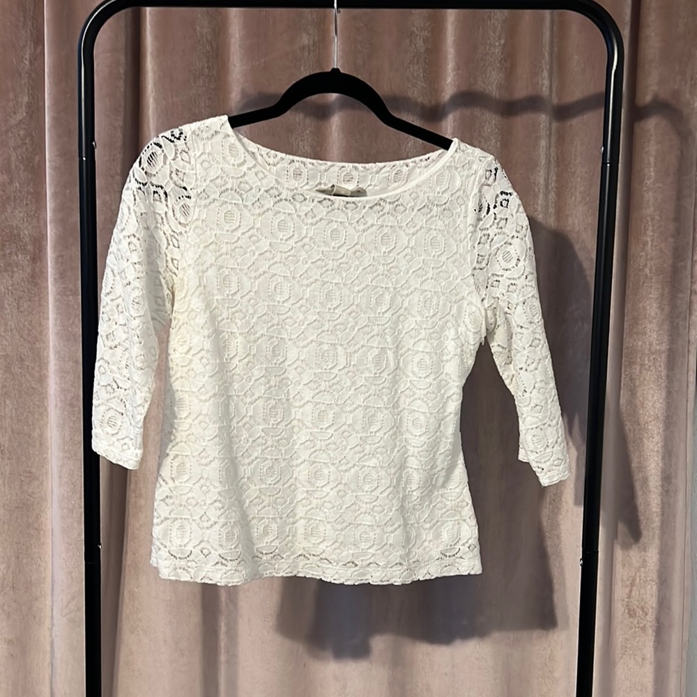 Banana Republic size 6, white lace, 3/4 sleeve, cotton blouse good condition